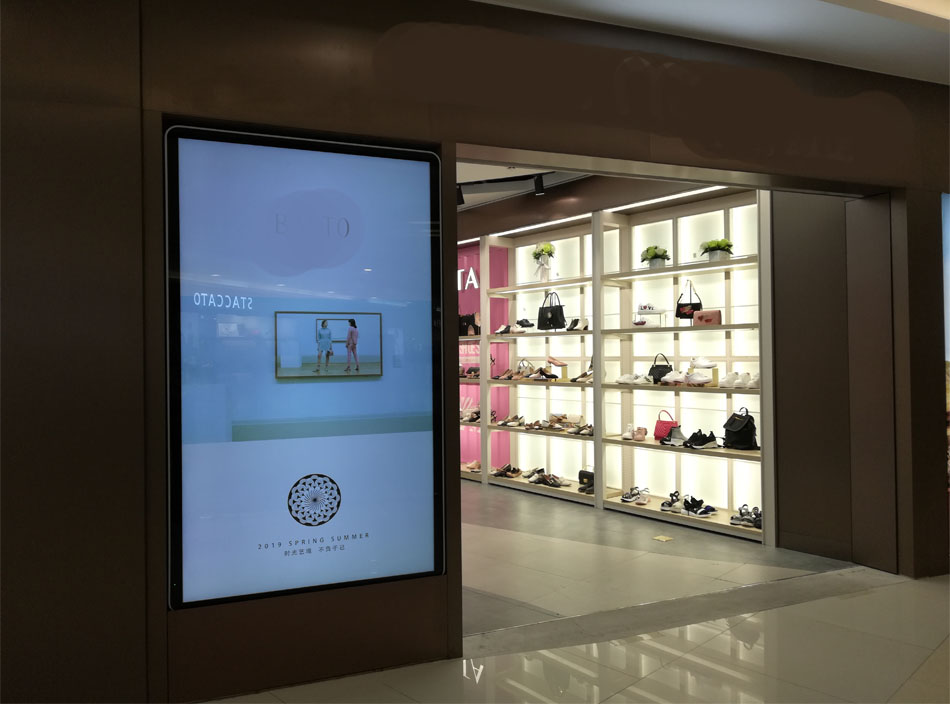 連鎖門店壁掛廣告機(jī)